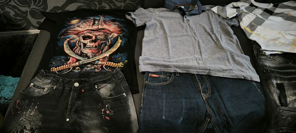 Къси дънкови панталони и тениски