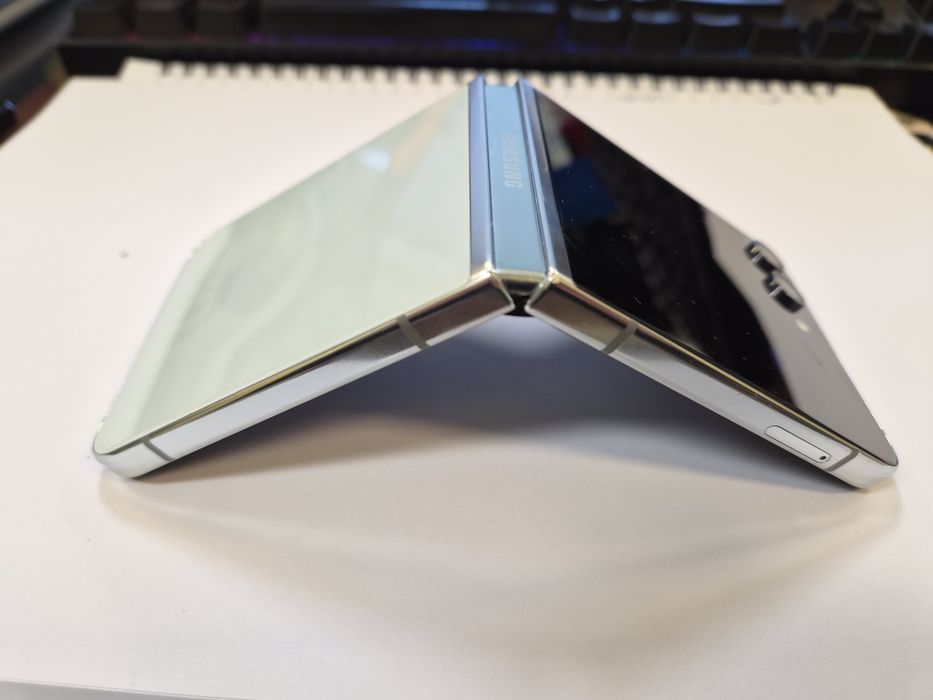 Samsung Z Flip 5 за части