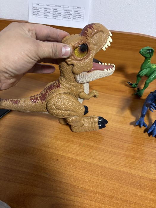 Dinozauri tirex copii