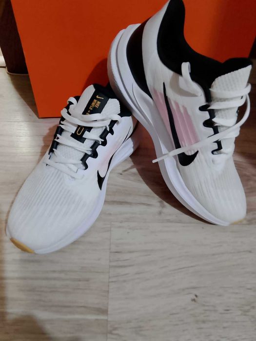 Дамски маратонки Nike