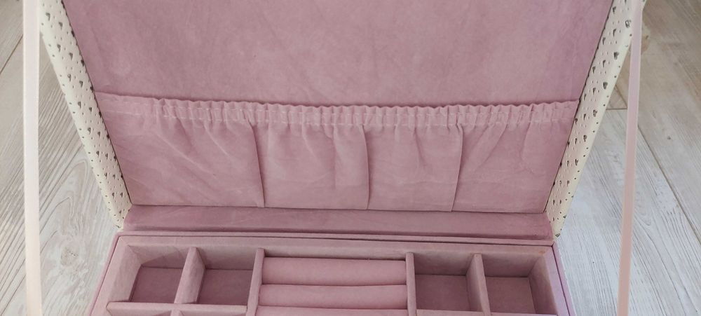 Кутия за бижута - НОВА