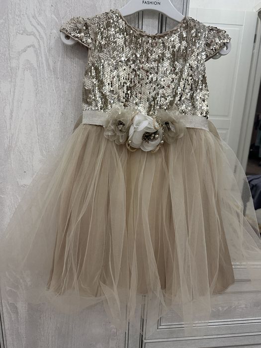 Продам детское нарядное платье