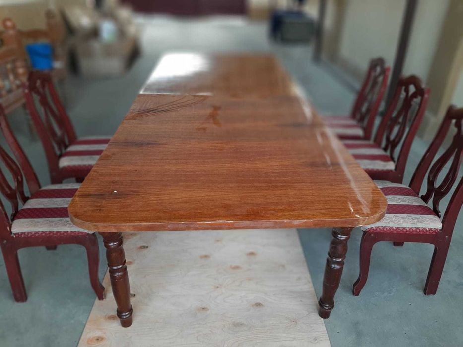 Стол и стулья гостевые для зала