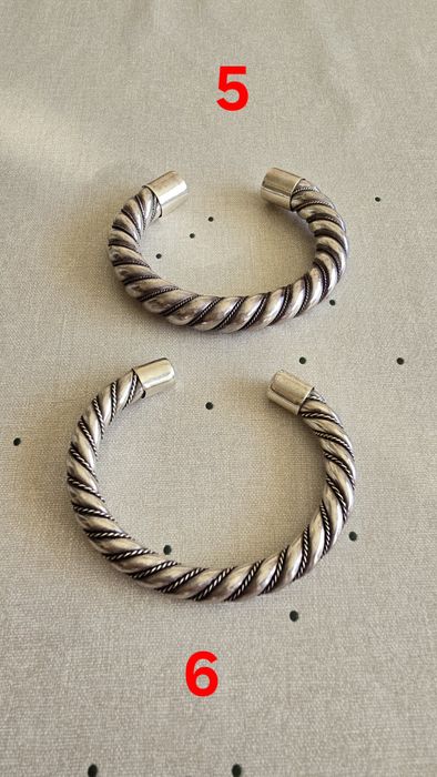 Сребърни гривни гравирани