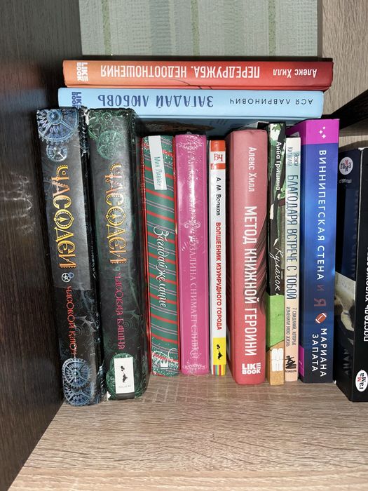 Продаю книгу срочно!!