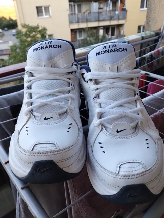 Vând adidași Nike
