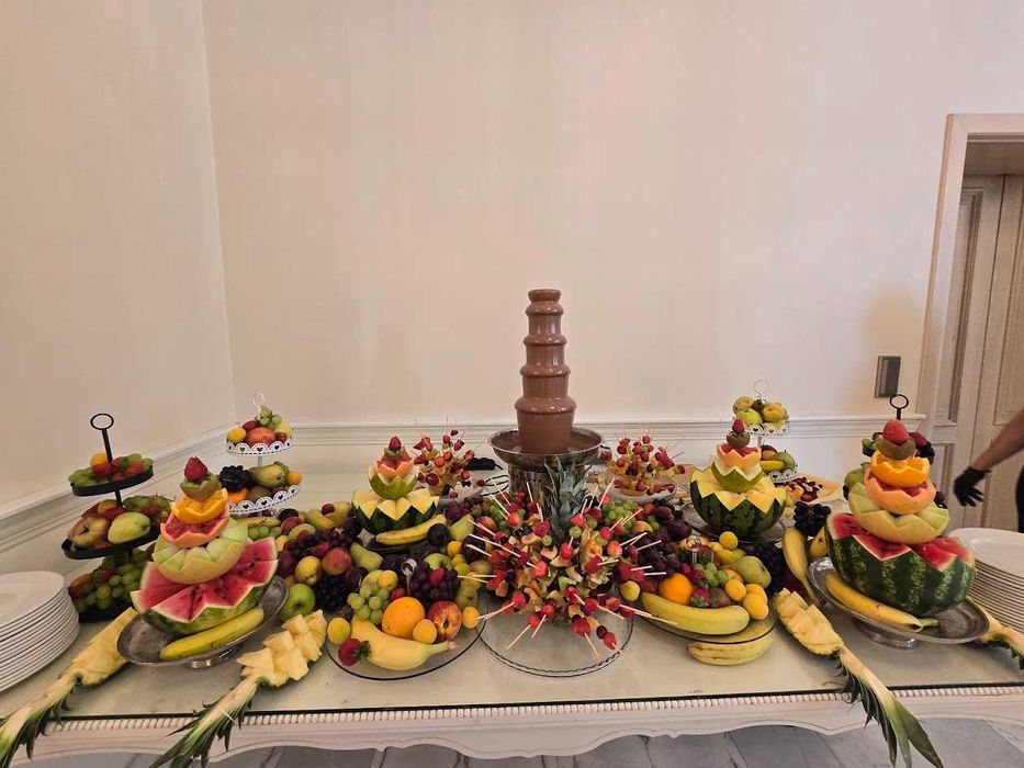 Fantana de ciocolata si bar fructe evenimente