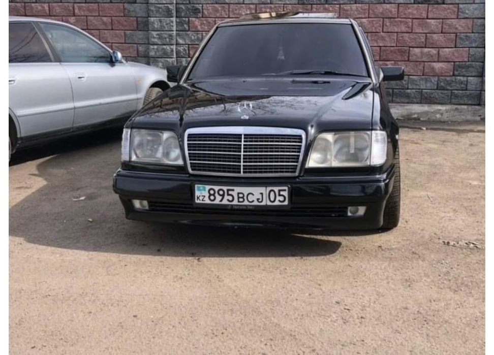 Mercedes W124 передний бампер Е500 сток