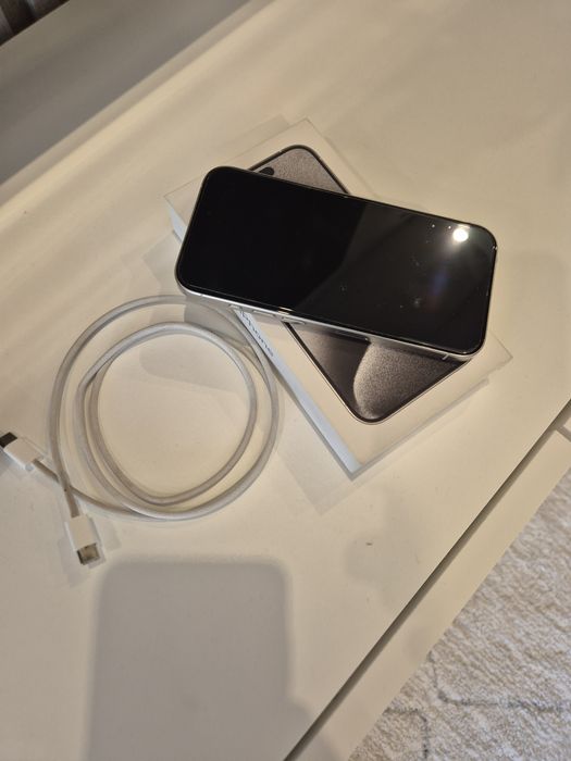Apple Iphone 15 pro 512gb white titanium Отлично състояниеГаранция