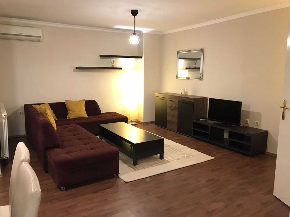 Тристаен апартамент във Въстанически