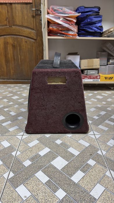 есть два сабвуферы