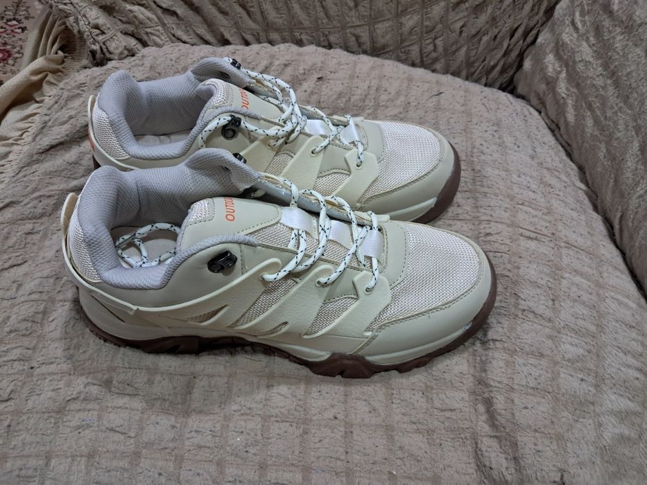 Продаю  новые кроссы