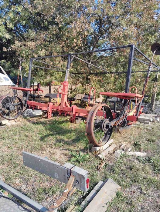 Разсадо-посадъчна машина за тютюн, лавандула и др.