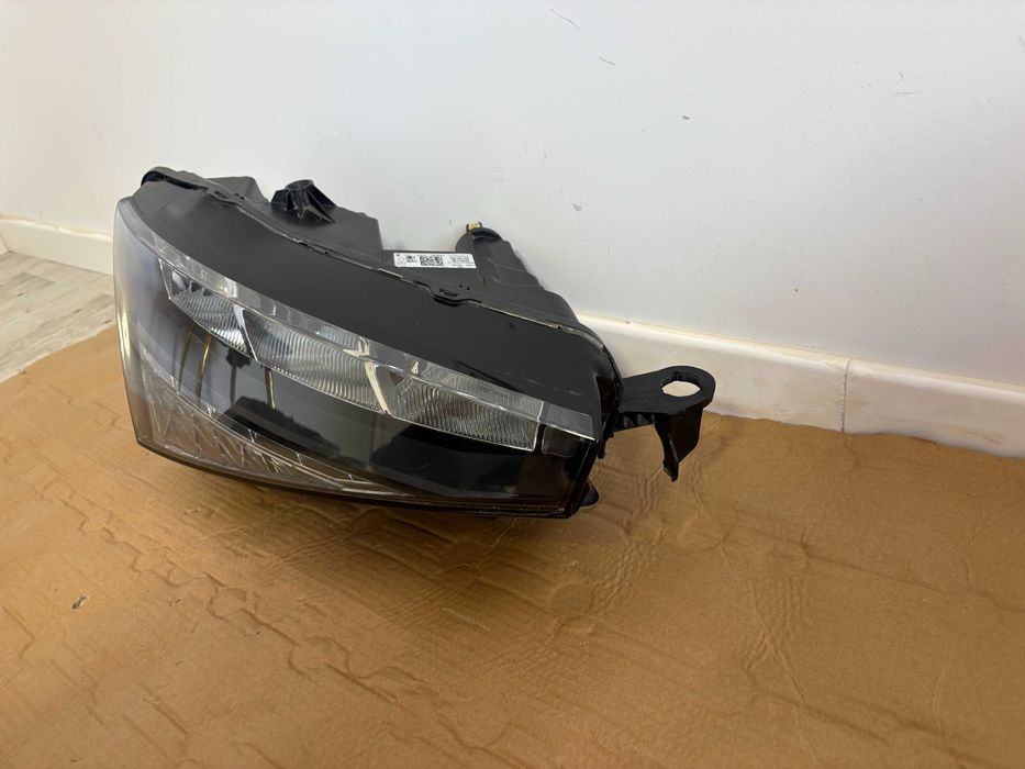 Far dreapta halogen led Skoda Scala dupa 2019 cod 657941016