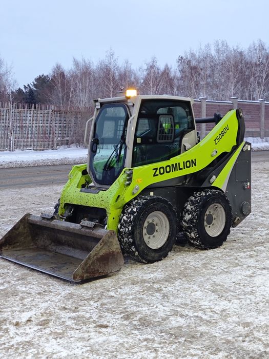 Мини погрузчик для уборки снега.