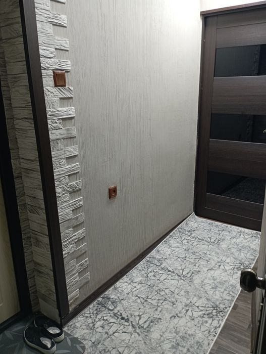 Продоется 2ком. квартира в алмазарском районе 1 этаж,  Кара камыш 2/3