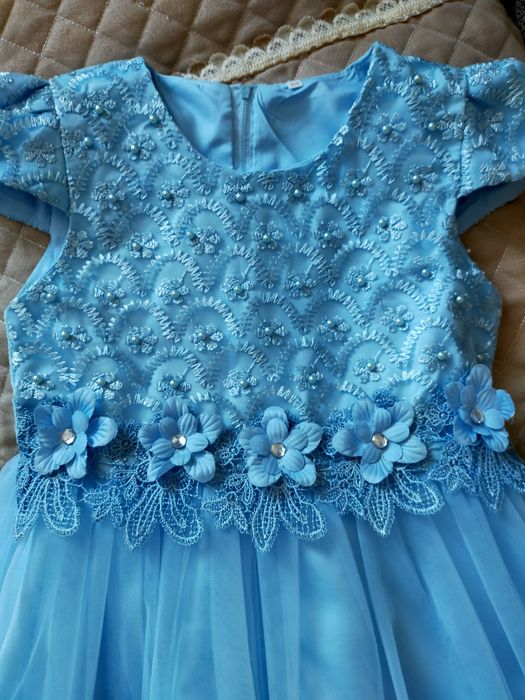 Нарядное платье на девочку