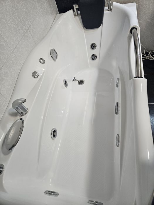 Vand cada hidromasaj,, putin  folosita..