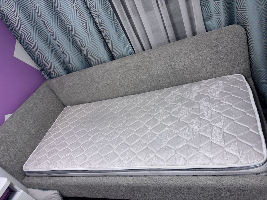 Кровать с мягкой спинкой