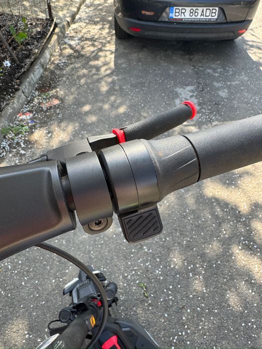 Trotinetă electrică SEGWAY ZT3 Pro – roți 11 inch – stare foarte bună