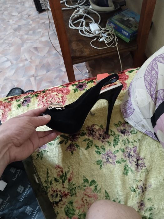 Отдам туфли за шоколадку