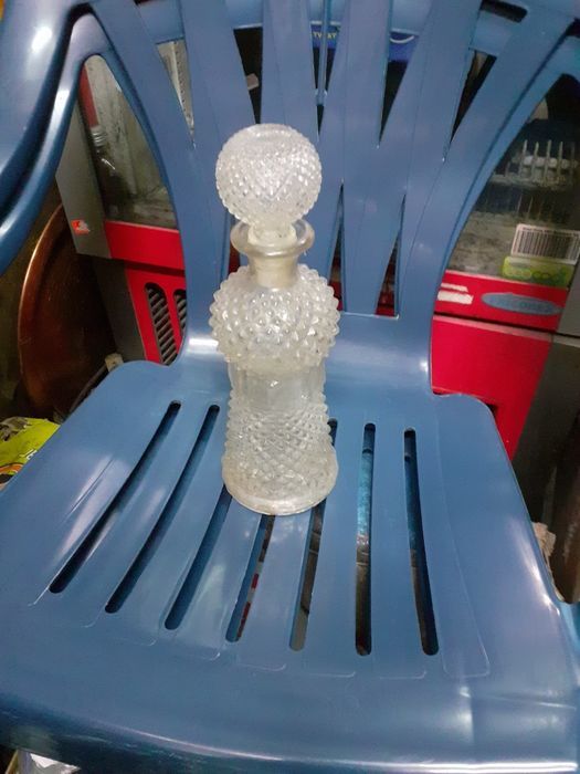 Три различни гарафи за алкохол и меден лот 6 части