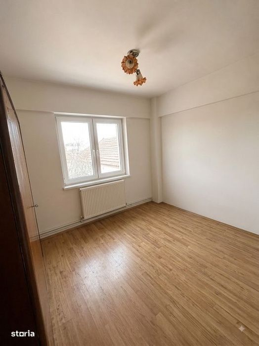 Apartament 3 camere, spatios,  renovabil