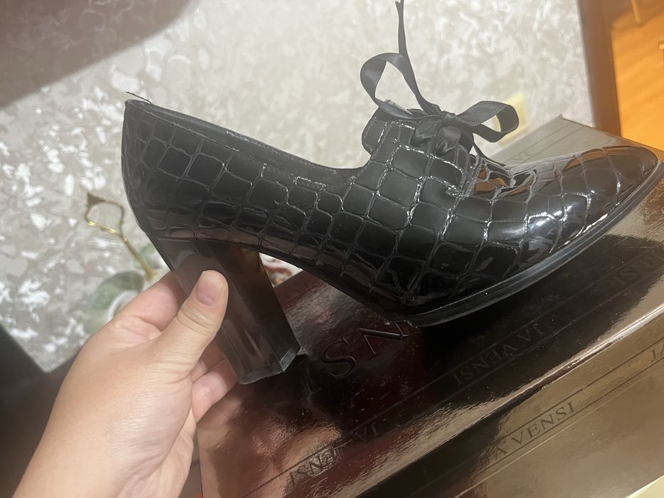 Продам туфли лаковые 36р