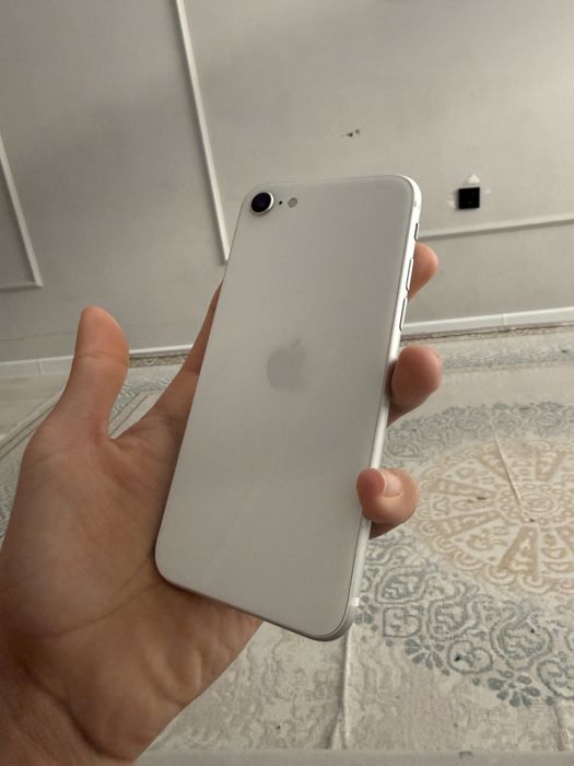 Айфон се 2020 обмен или продам