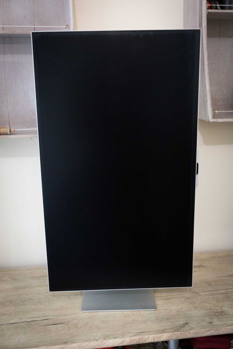 Samsung 5k 27" професионален смарт монитор.