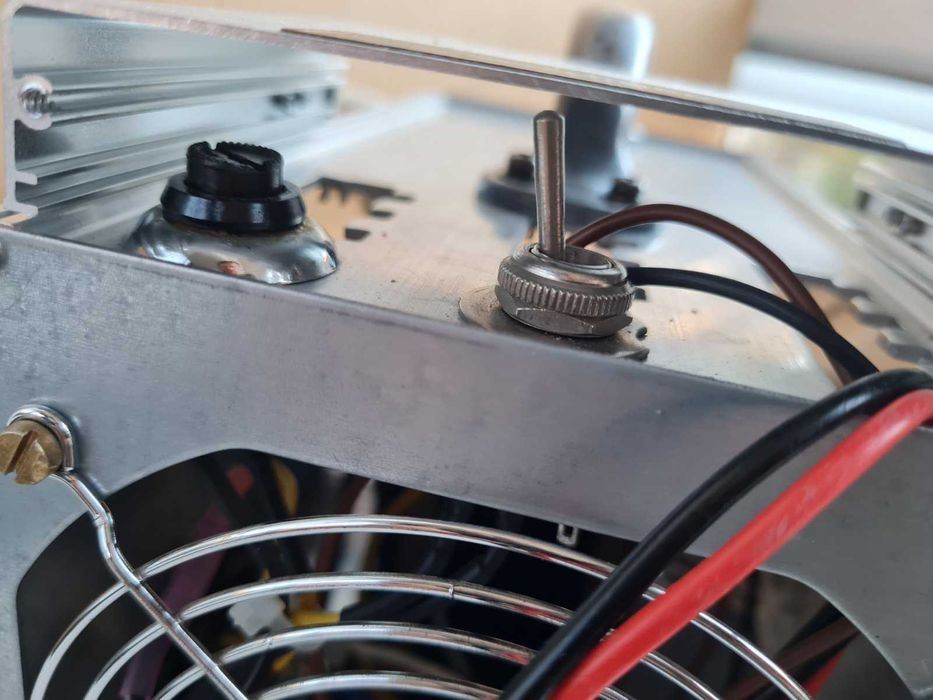 12V Токоизправител за стартиране на двигателя при изтощен акумулатор