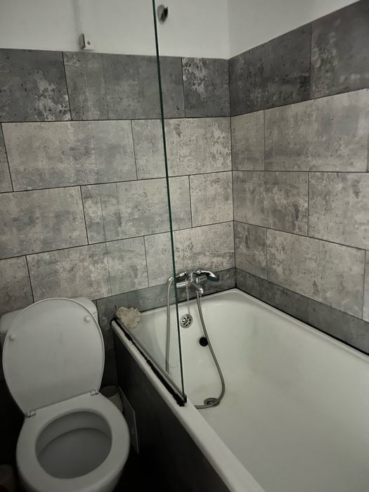 Garsoniera oferita spre inchiriere ..Whatsapp