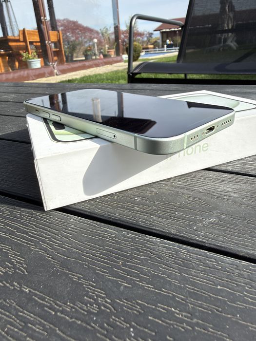 Iphone 15 green