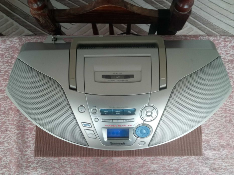 Радиокасетофон+CD- Панасоник.