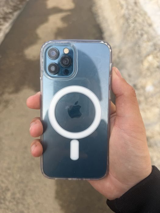 Продам айфон 12 про.