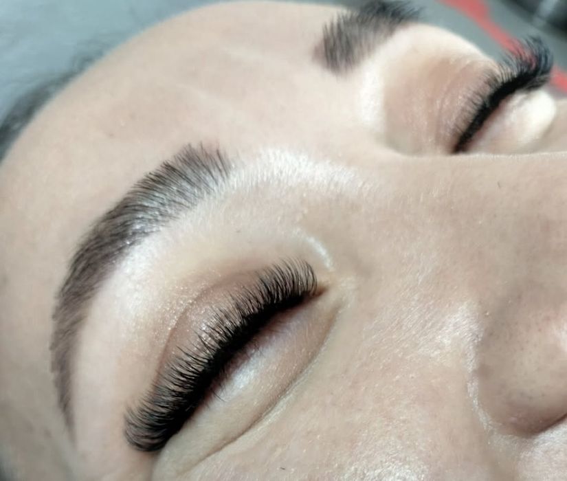 Наращивание ресниц, шугаринг, брови