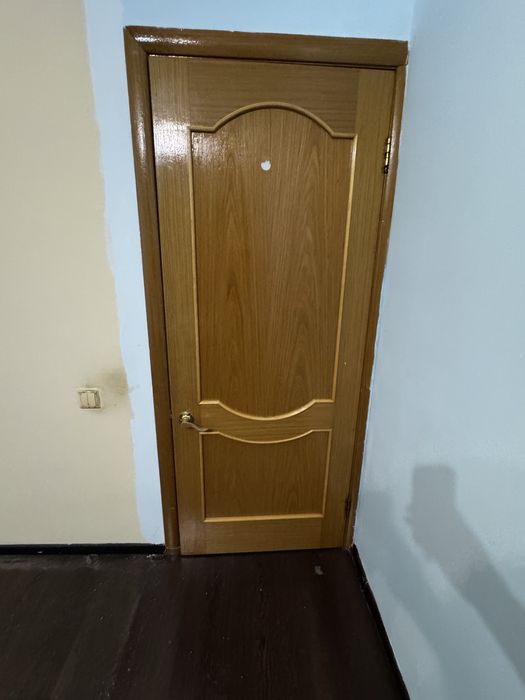 Продам двери чистое дерево.