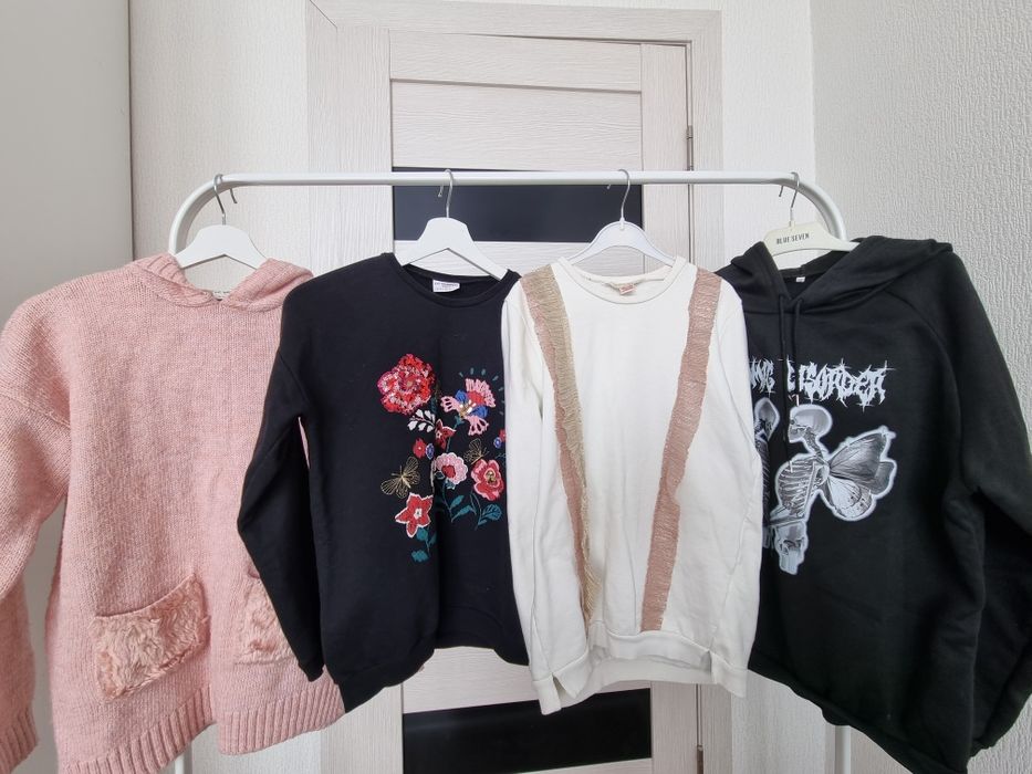 Продам кофточки для девочки