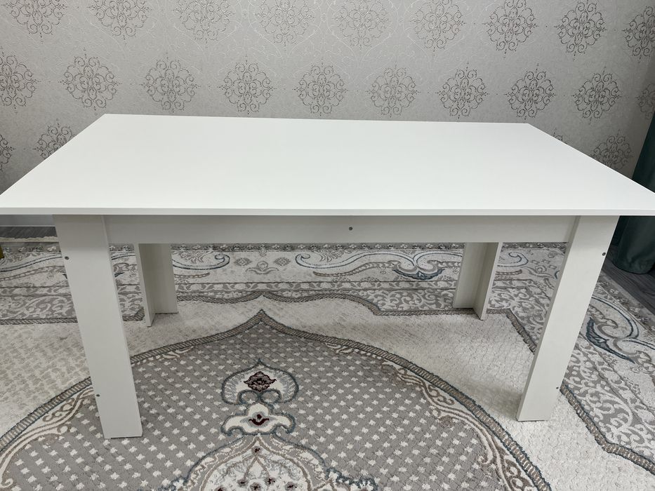 Продаю стол новый