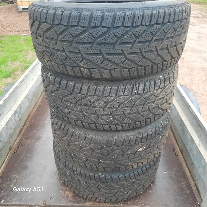 225 45 R17 94V Taurus