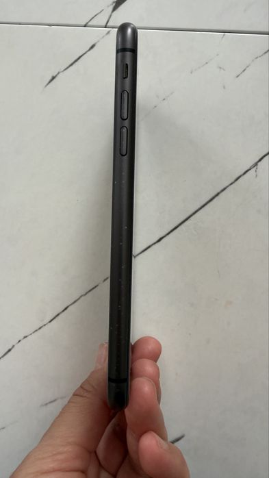 IPhone 11 smartphone, емкость 71%