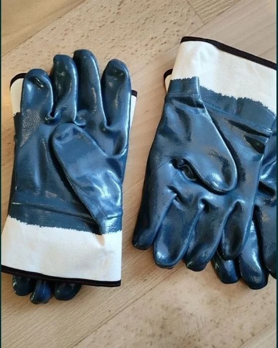 Спец киімдер сатылады