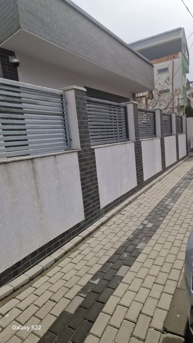 Gard din rectangular si porti