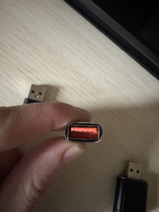 Adaptor wireless pentru Apple Carplay si Android Auto