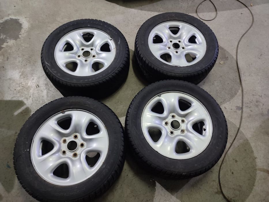 Резина всесезонка с дисками стояли на RAV4