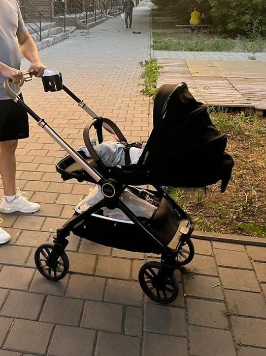 Продается коляска кидило
Регулируемая спинка — может наход