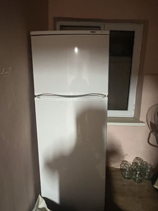 Холодилник почти новыи