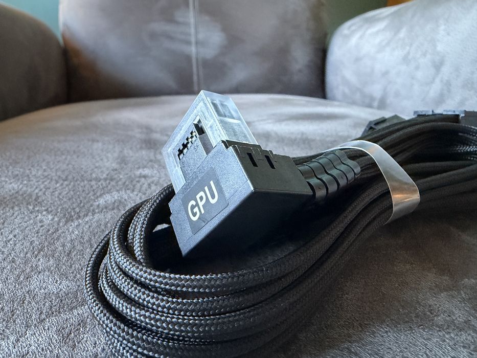 CableMod Pro ModFlex Sleeved 12V-2x6 12VHPWR 90° StealthSense VariantB