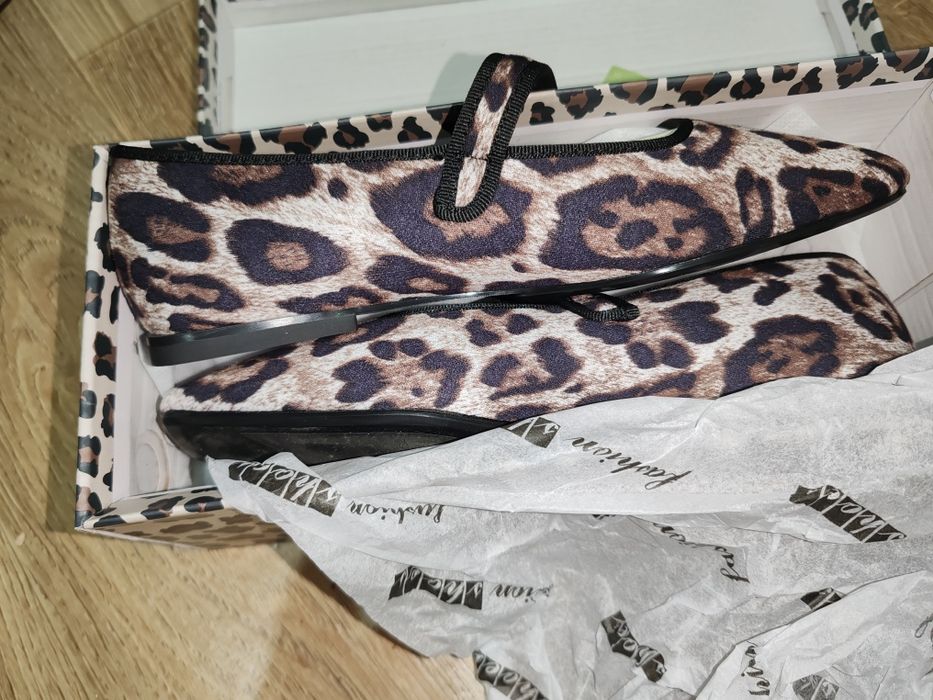 Продам туфли новые размер35