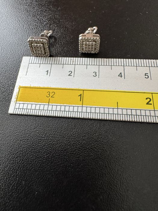 Серьги пусеты золотые с бриллиантами